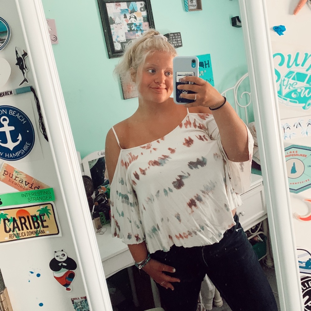 American Eagle Patterned Cold Shoulder Top